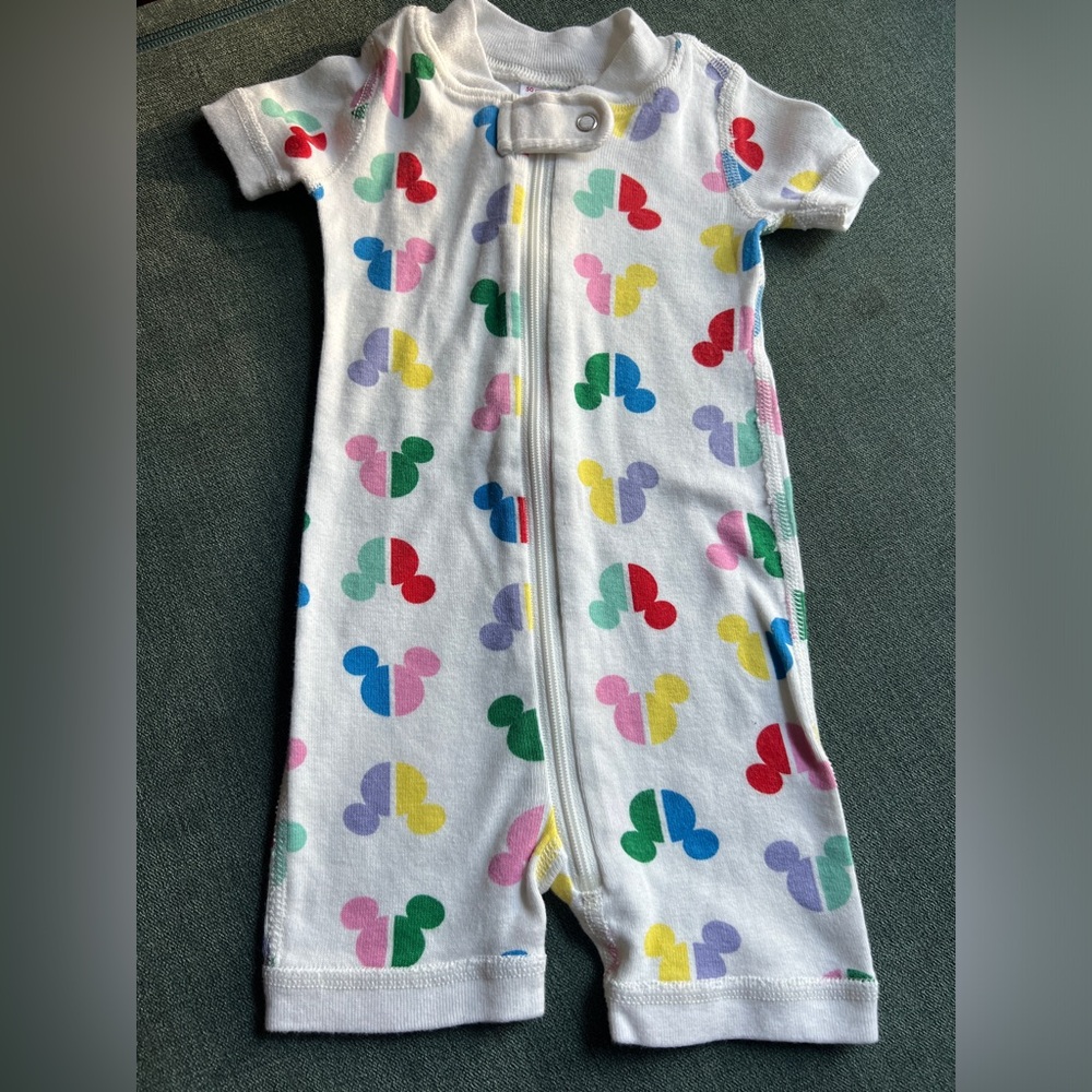 Hanna Andersson White Pajamas with Multicolor Mickey Mouses